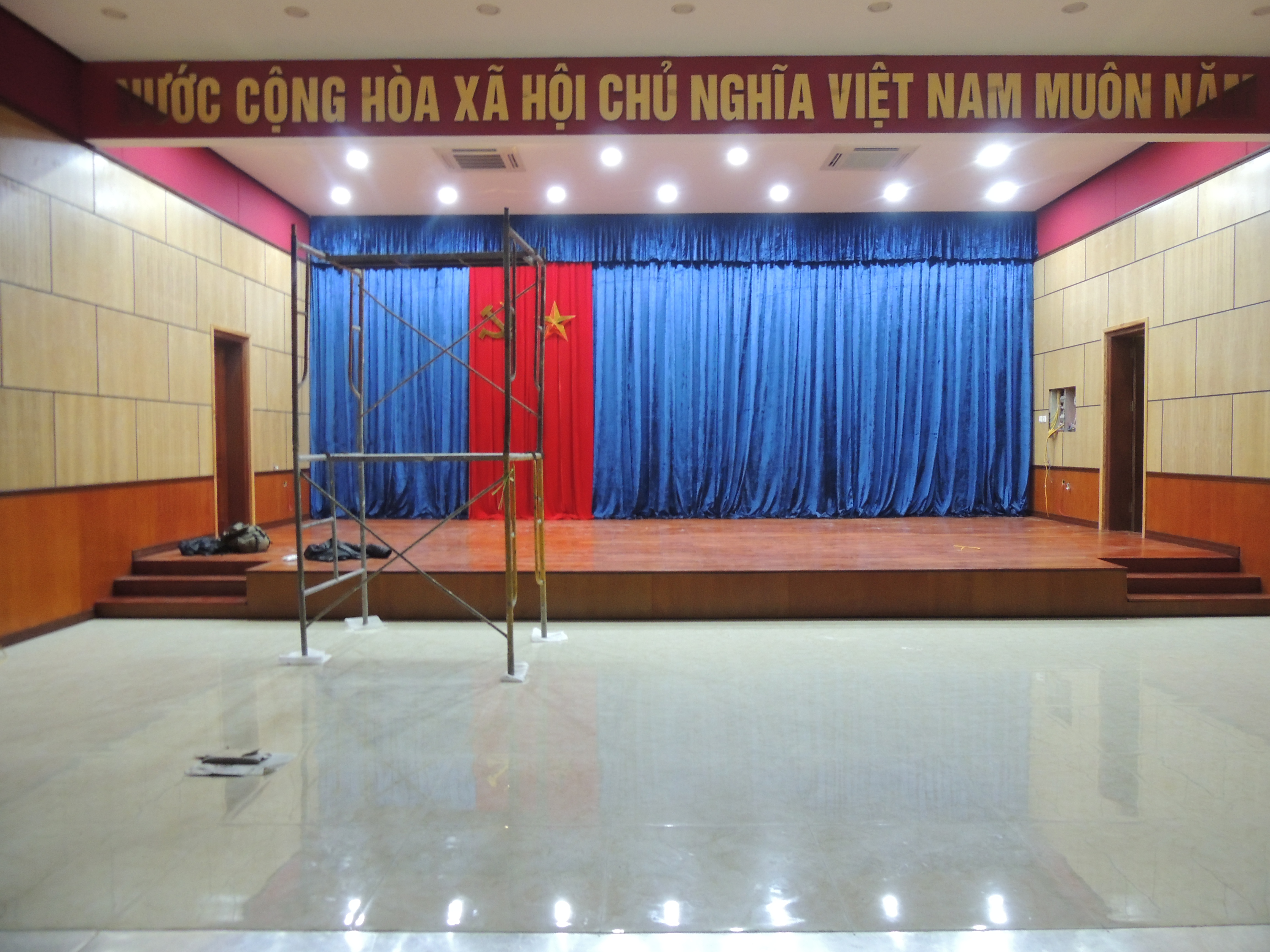 THI CÔNG QUẢNG TRƯỜNG THÀNH PHỒ CẨM PHẢ